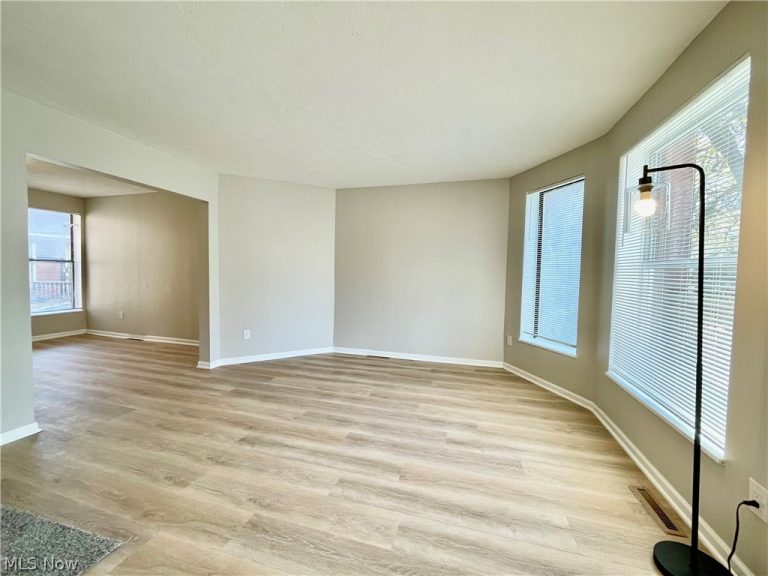 9229 Rosalind Avenue, Cleveland, OH - Photo 3