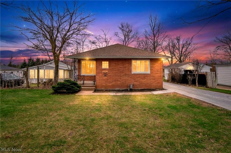 6104 Turney Road, Garfield Heights, OH - Photo 3