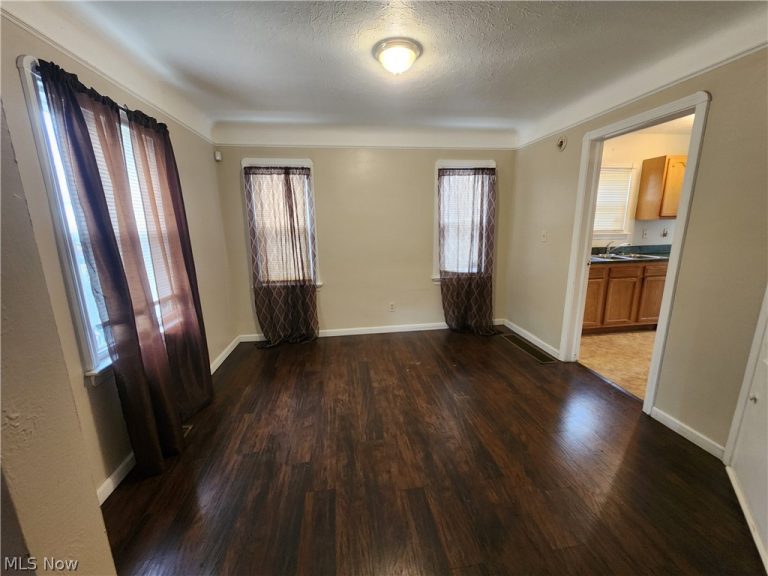 1517 Larchmont Road, Cleveland, OH - Photo 4