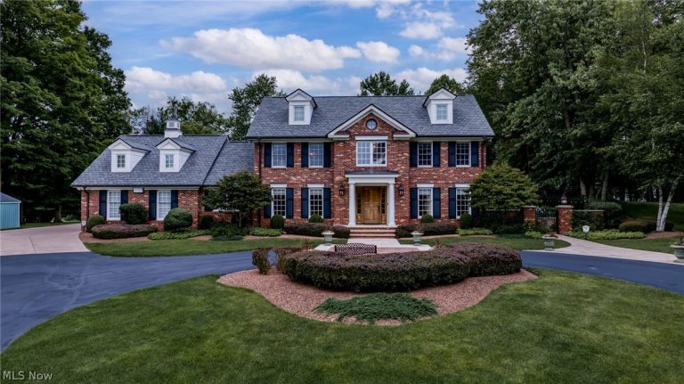 17221 Sagamore Road, Walton Hills, OH - Photo 4