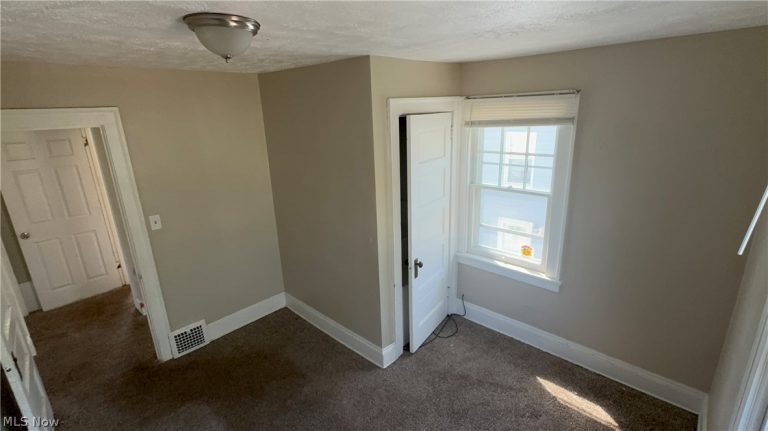 1075 177th Street, Cleveland, OH - Photo 8