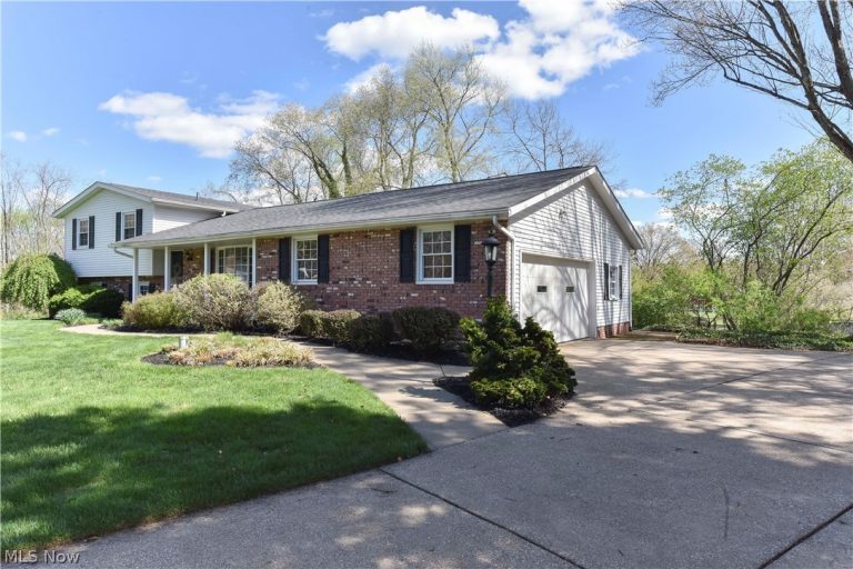13530 Amodio Avenue, Uniontown, OH - Photo 2