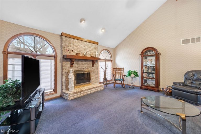 9421 Rainbow Lane, North Royalton, OH - Photo 4
