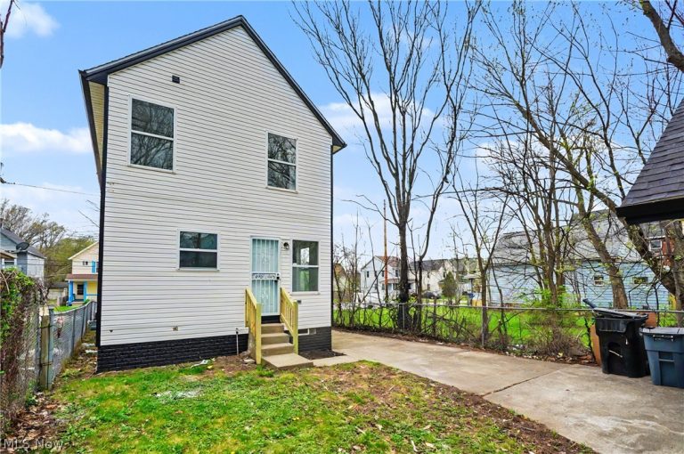 2911 102nd Street, Cleveland, OH - Photo 3