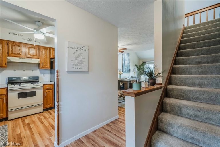 8000 Norriton Circle, North Canton, OH - Photo 5