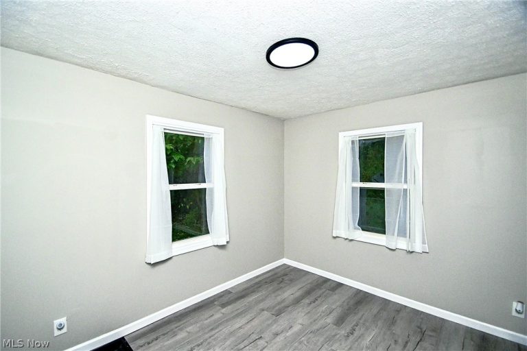 542 Montgomery Street, Akron, OH - Photo 8