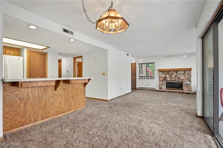 2197 Pinebrook Trail, Cuyahoga Falls, OH - Photo 6