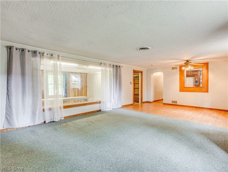 2740 Chelsea Drive, Akron, OH - Photo 5