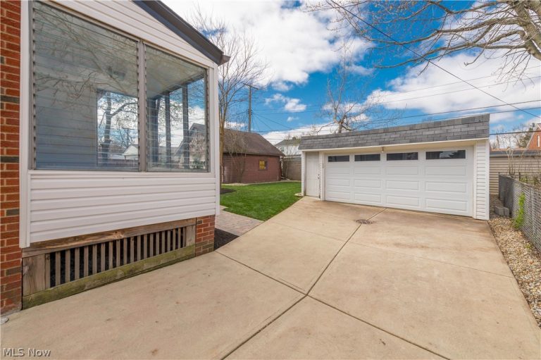 6392 Doncaster Avenue, Parma, OH - Photo 4
