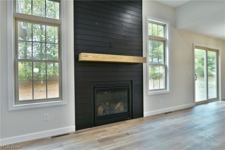 2869 Pebble Creek Court, Cortland, OH - Photo 2