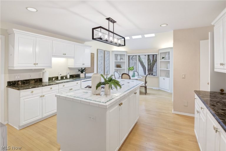 2 Haverhill Court, Beachwood, OH - Photo 8