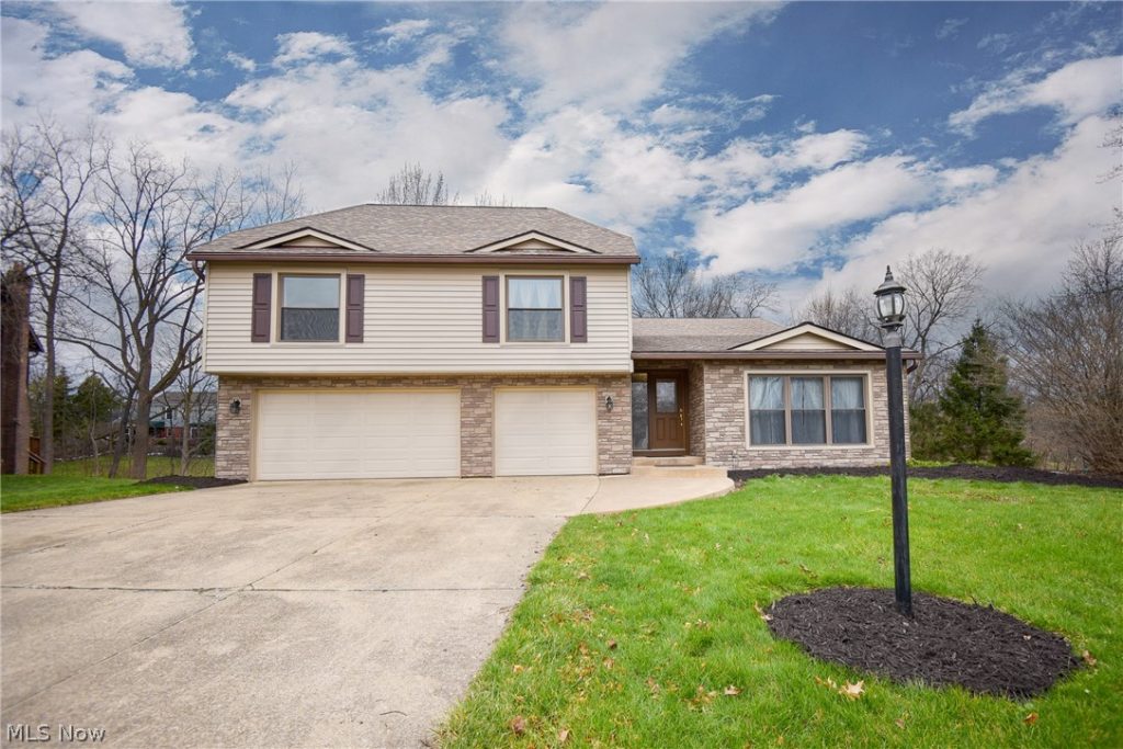 18086 Winchester Court, Strongsville, OH