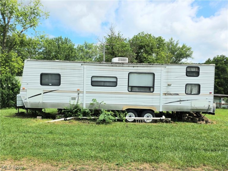 99 Apple Blossom Way, Elizabeth, WV - Photo 2
