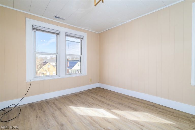 263 Hollywood Boulevard, Steubenville, OH - Photo 4