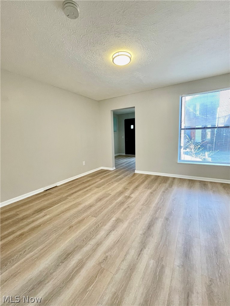 9229 Rosalind Avenue, Cleveland, OH - Photo 5