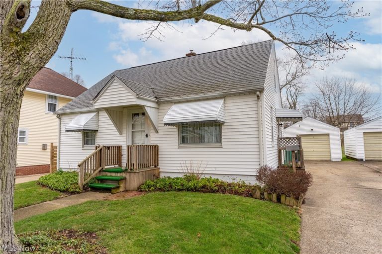 2120 Blenheim Avenue, Alliance, OH - Photo 2