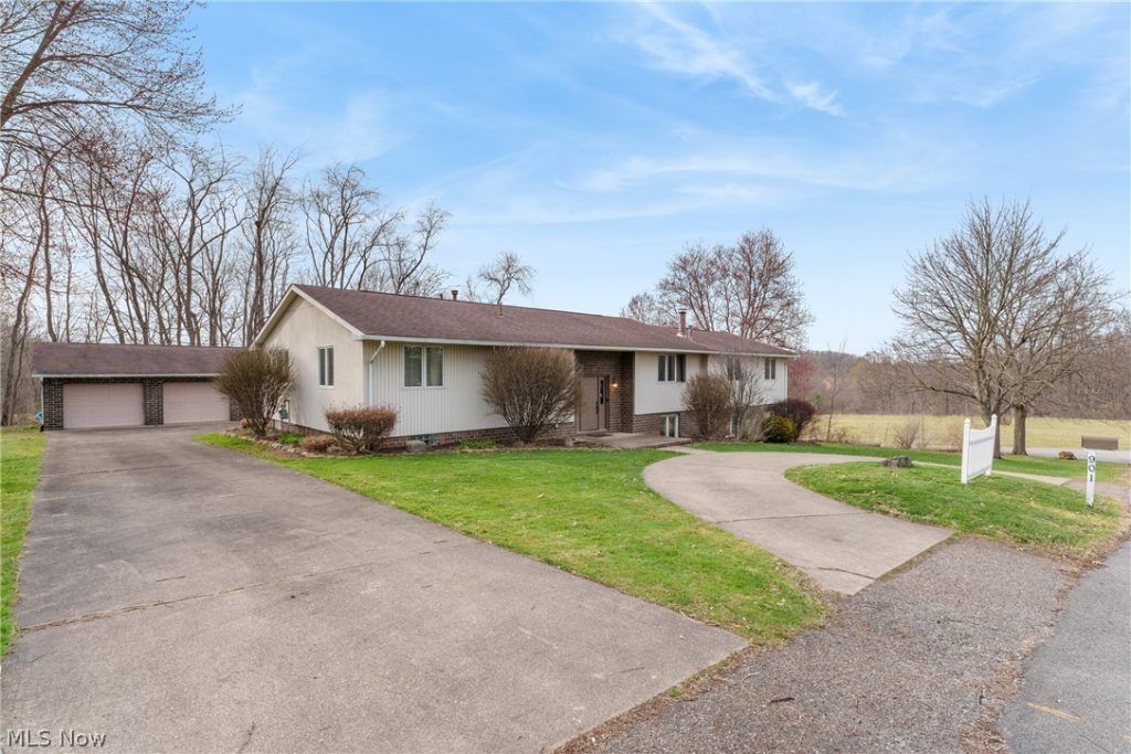 901 Marion Avenue, Louisville, OH