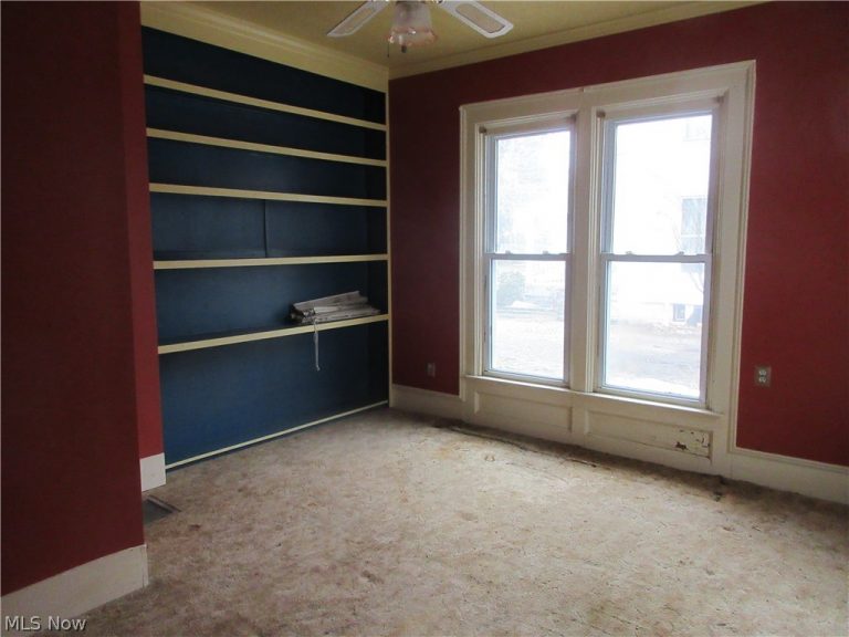 174 Hickory Street, Andover, OH - Photo 5