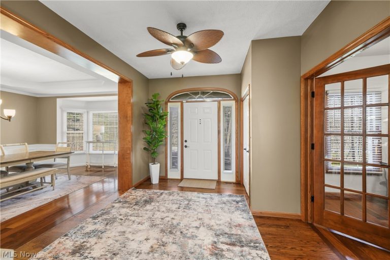 11779 Derbyshire Lane, Chagrin Falls, OH - Photo 3