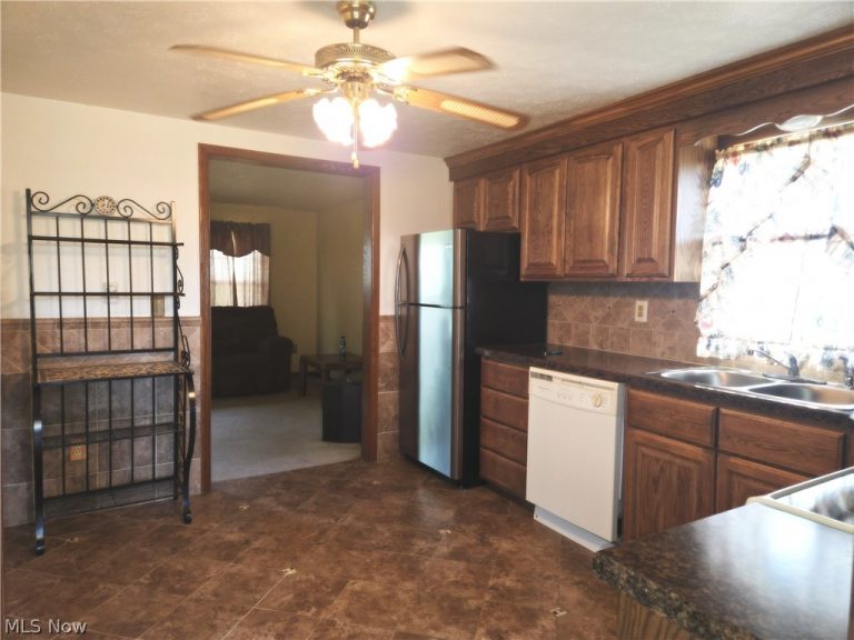 16763 Kinsman Road, Middlefield, OH - Photo 2