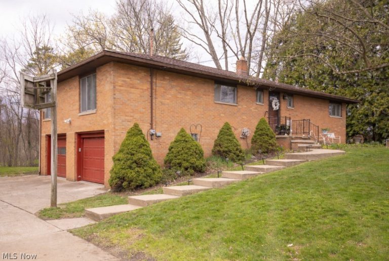 2986 Wilbanks Drive, Norton, OH - Photo 2