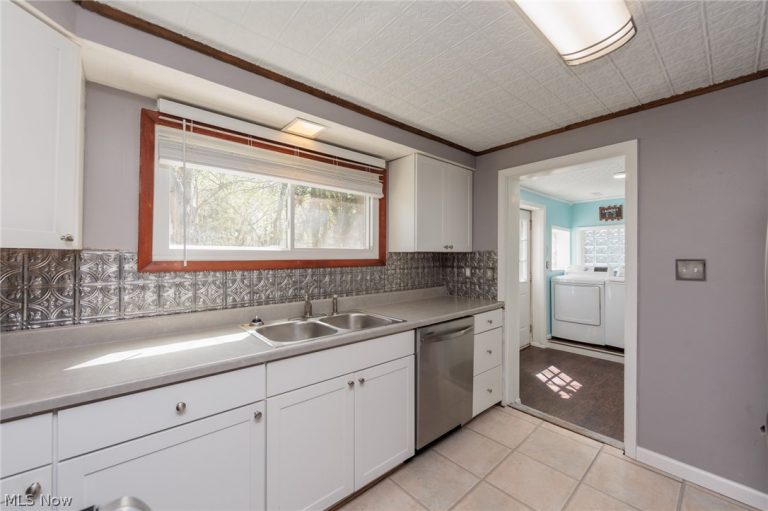 3679 Sanford Avenue, Stow, OH - Photo 8