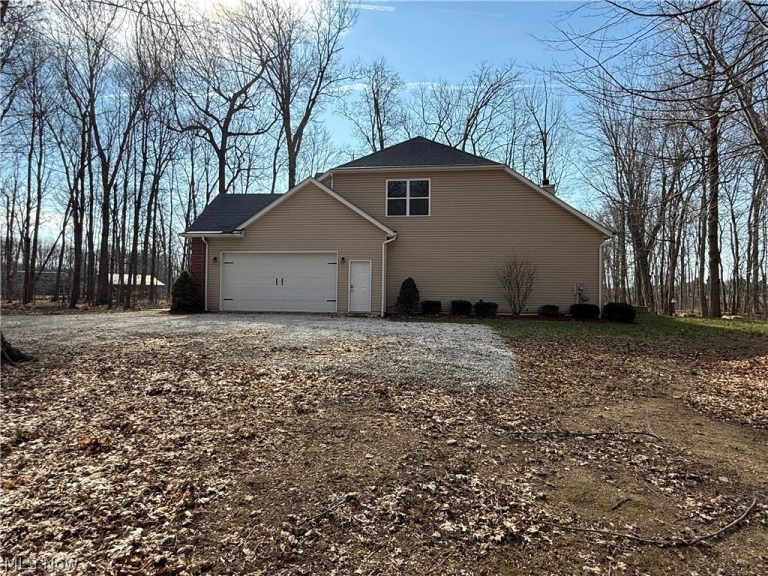 8340 Claus Road, Amherst, OH - Photo 3