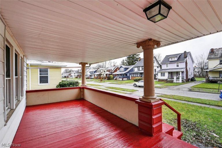 12912 Maplerow Avenue, Garfield Heights, OH - Photo 2