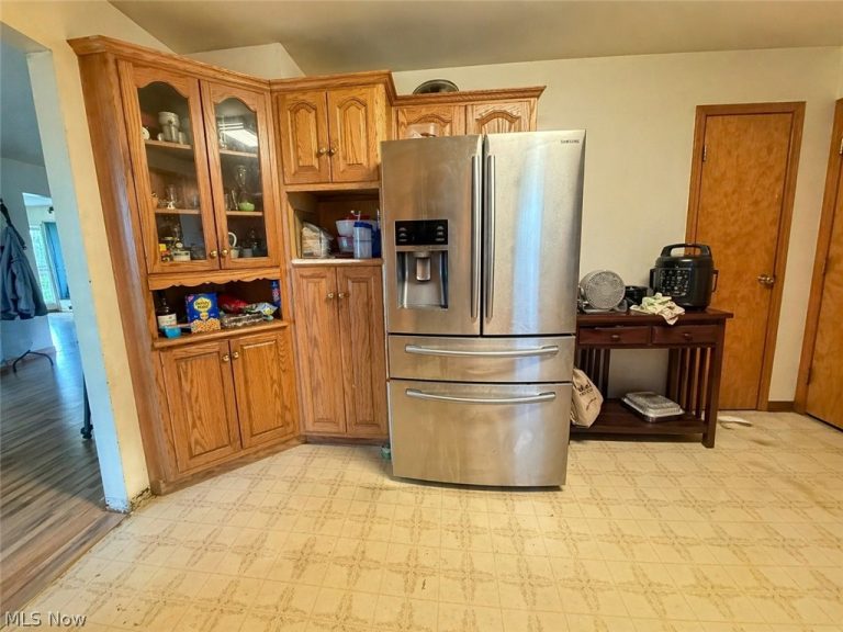 3262 Royalton Road, North Royalton, OH - Photo 8