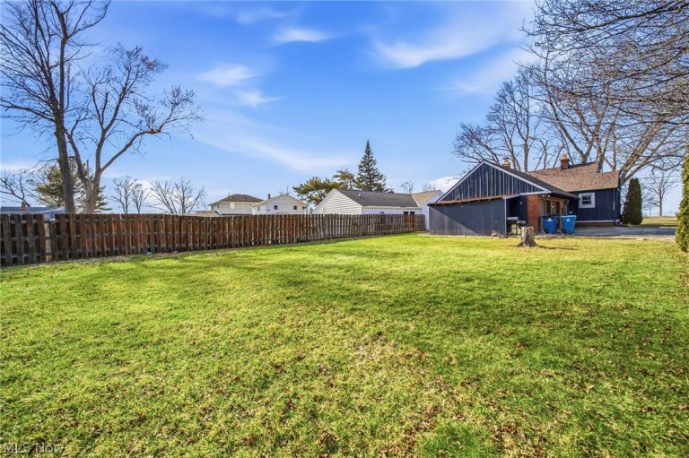 33378 Lake Shore Boulevard, Eastlake, OH - Photo 4