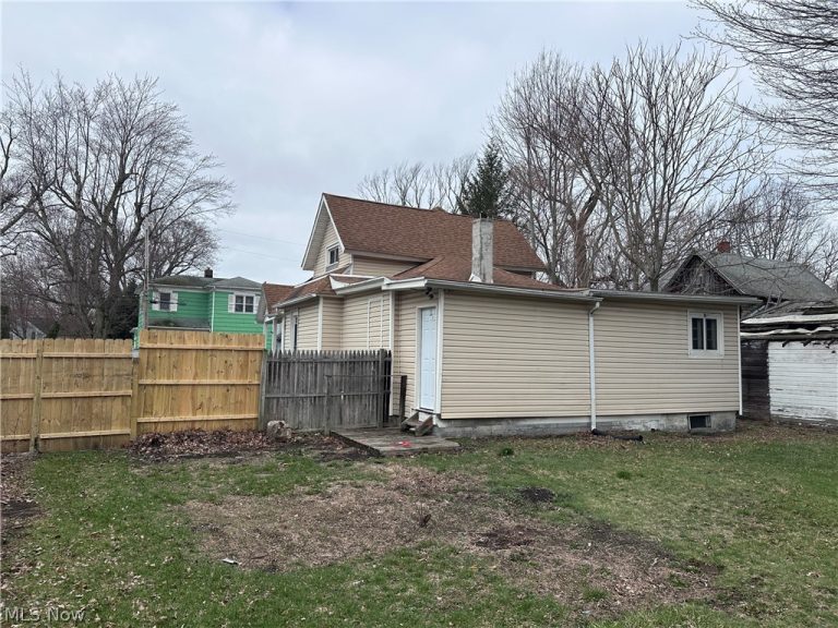 284 Clay, Conneaut, OH - Photo 2