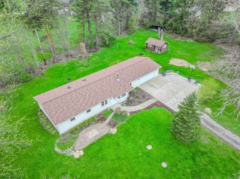 18890 Maplewood Lane, Chagrin Falls, OH - Photo 4