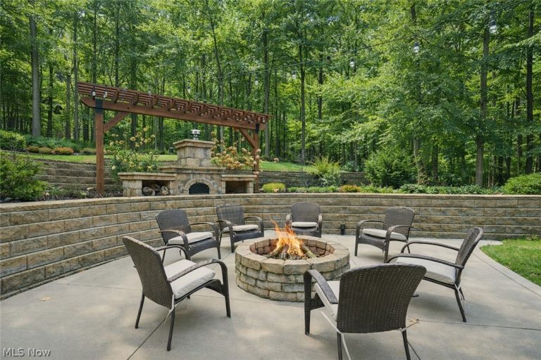 3949 Shore Drive, Bath, OH - Photo 4