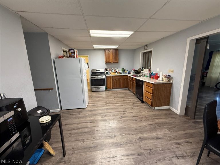 140 School Street, Elyria, OH - Photo 6