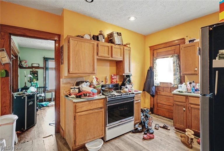 2204 Harmon Avenue, Niles, OH - Photo 8