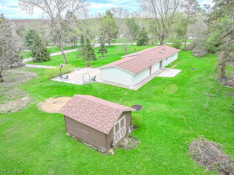 18890 Maplewood Lane, Chagrin Falls, OH - Photo 6