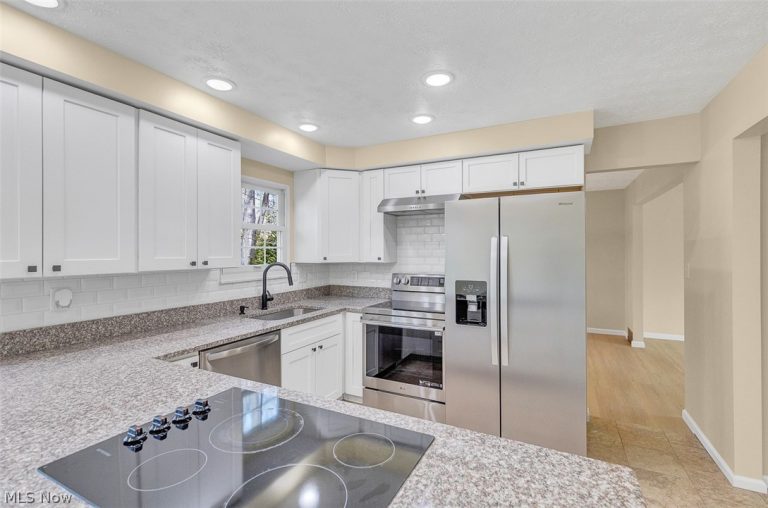 620 Lindford Drive, Bay Village, OH - Photo 5