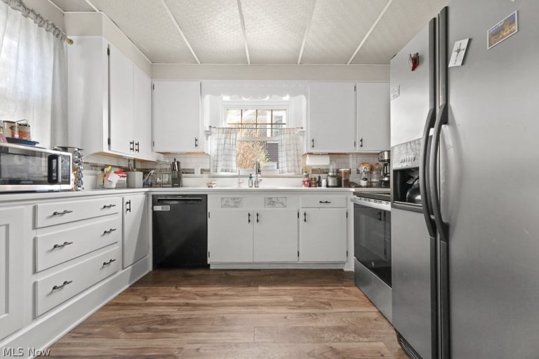 2616 Ridgewood Avenue, Alliance, OH - Photo 3