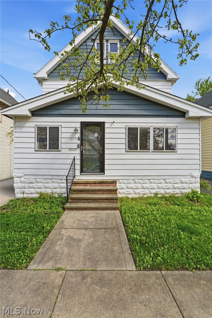 3202 Montclair Avenue, Cleveland, OH - Photo 2