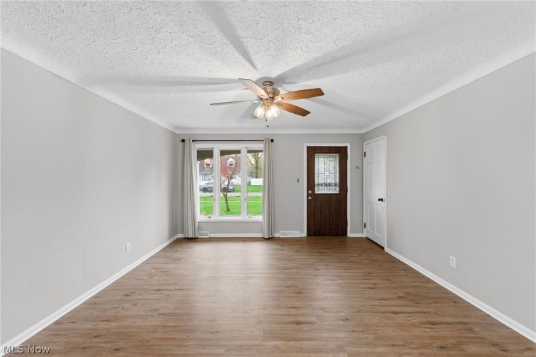 121 Beck Road, Avon Lake, OH - Photo 6