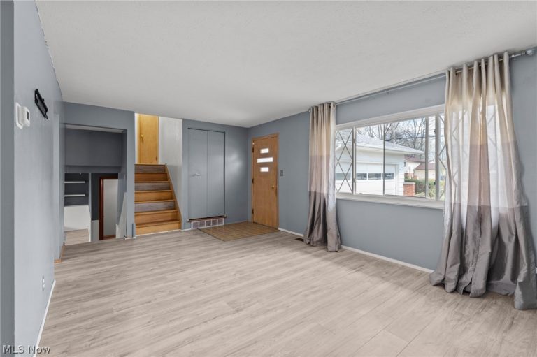 6516 Glenallen Avenue, Solon, OH - Photo 3