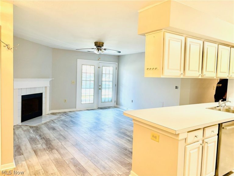 22671 Lenox Drive, Fairview Park, OH - Photo 5