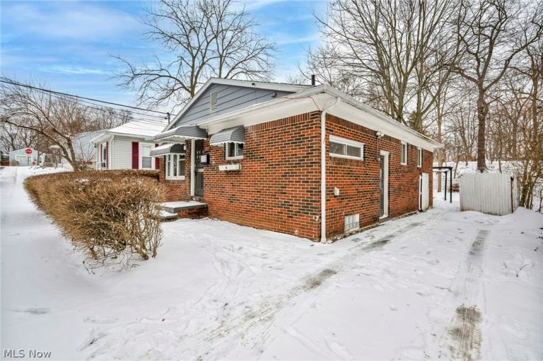 7 Smith Court, Elyria, OH - Photo 3
