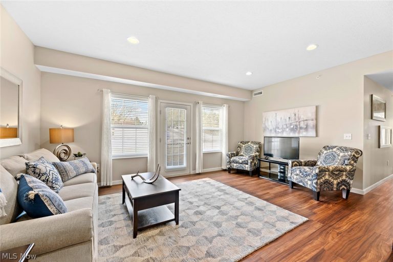 558 Colony Park #308, Tallmadge, OH - Photo 2