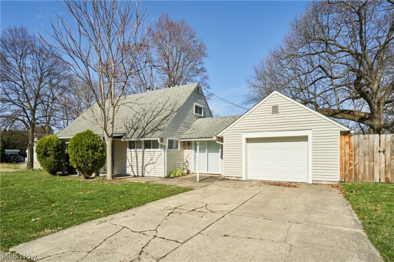 1011 Cooper Drive, Cuyahoga Falls, OH - Photo 2