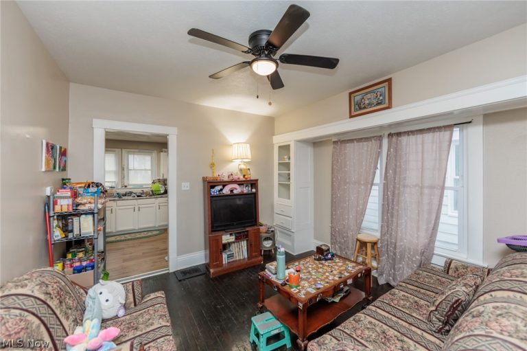 1446 Hopkins Avenue, Lakewood, OH - Photo 6