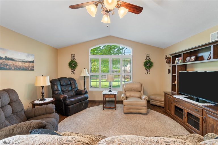 257 Woodbury Circle, Dalton, OH - Photo 6