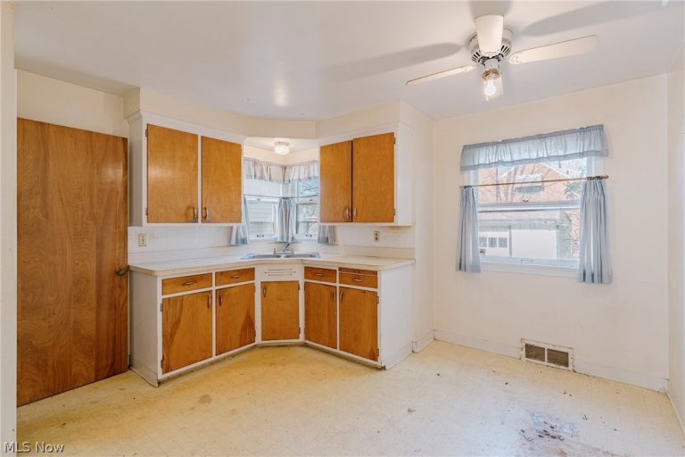 1004 Woodview Road, Cleveland Heights, OH - Photo 6