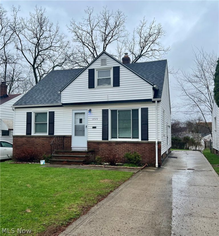 12328 Park Knoll Drive, Garfield Heights, OH, 44125