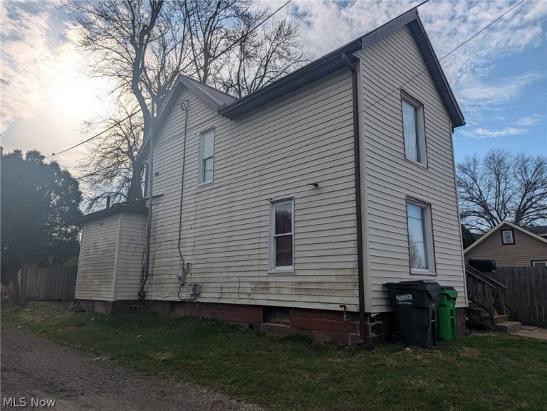 216 15th St, Coshocton, OH - Photo 2